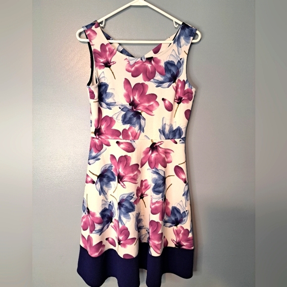 Gilli Dresses & Skirts - 🌈Gilli floral midi dress. Size Medium